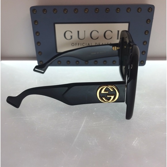 Gucci Black GG0498S Oversized Sunglasses - Picture 5 of 13